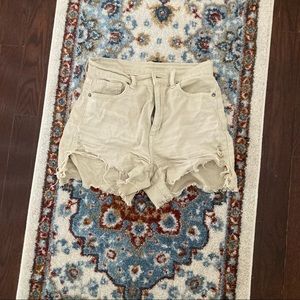 AE jean shorts sz 2 cut off cream colour!